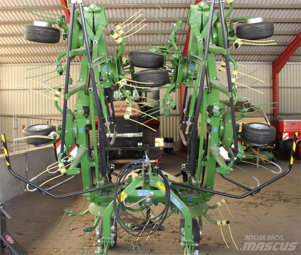 Krone Vendro 900 Граблі і сінозворушувачі