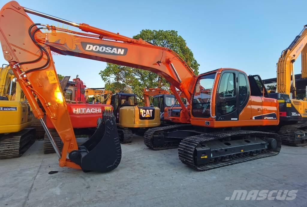 Doosan DX 225 LC Гусеничні екскаватори