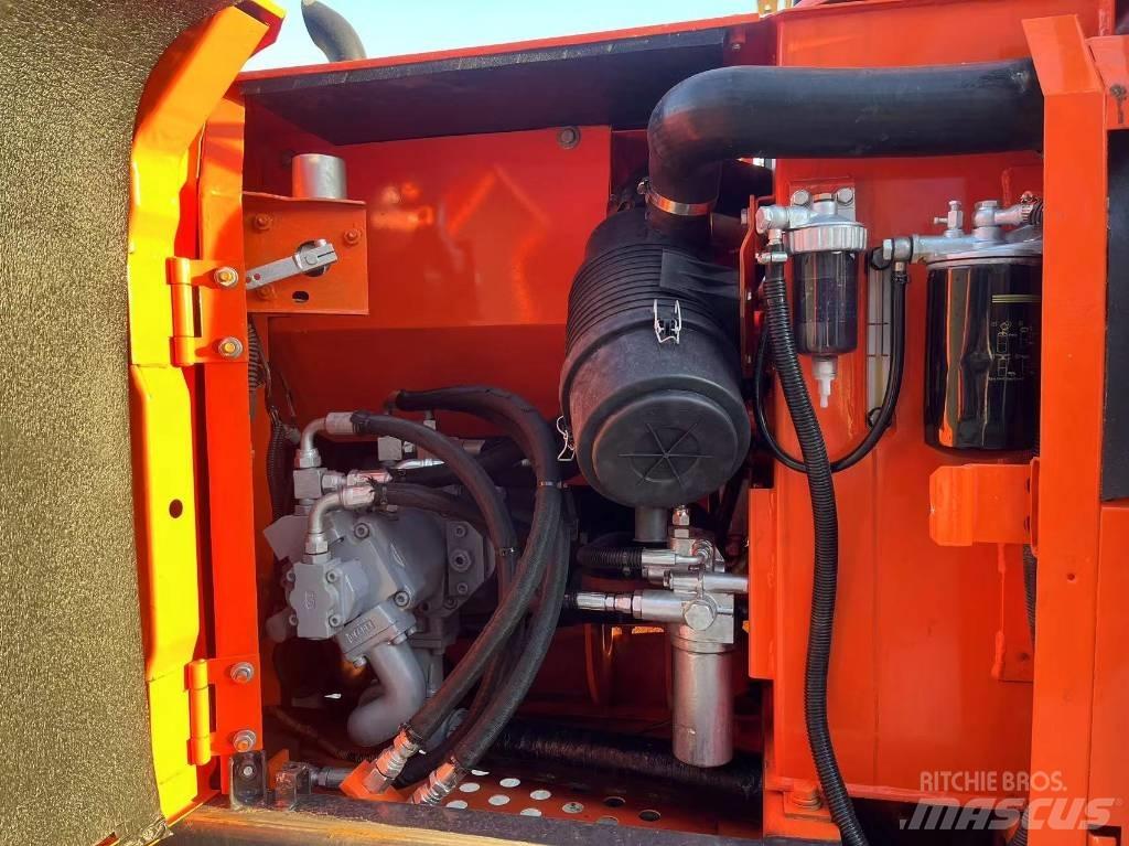 Hitachi ZX 70 Гусеничні екскаватори