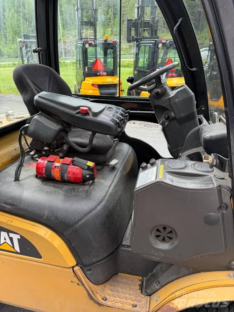 CAT GP 30 N Газові навантажувачі