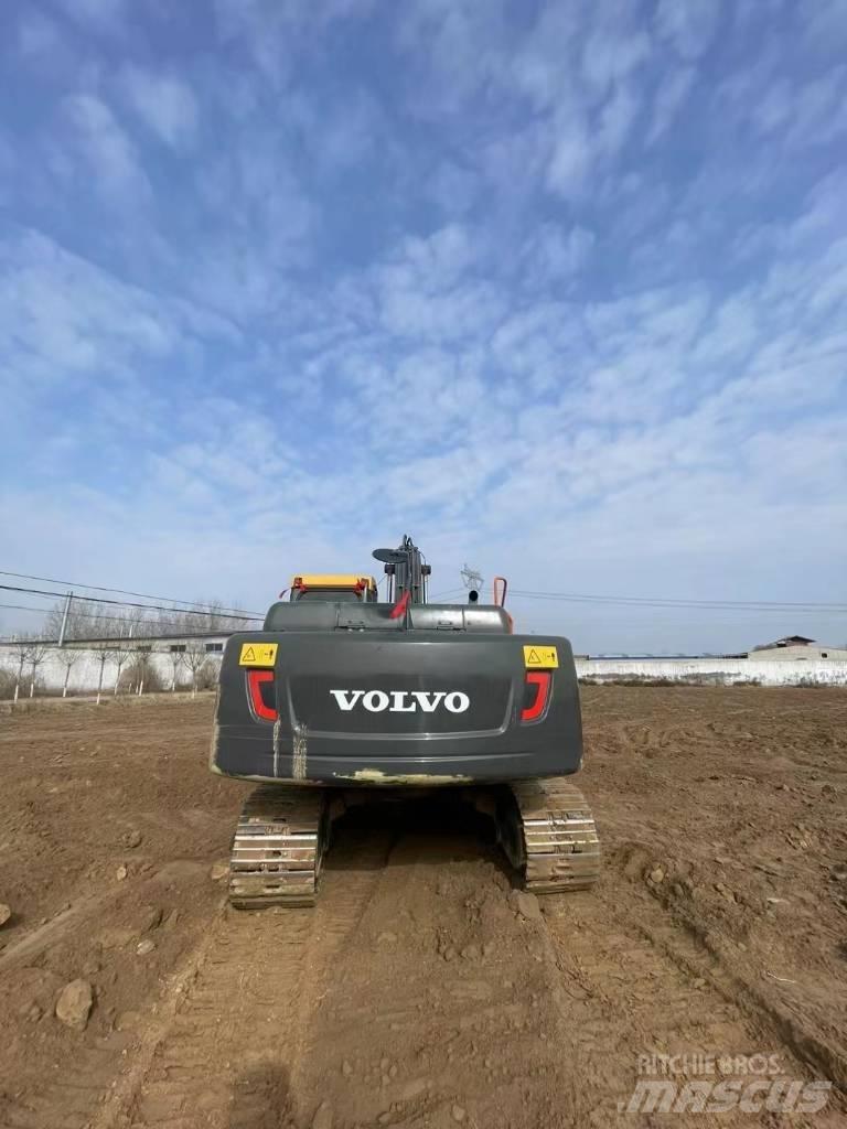 Volvo EC210D Гусеничні екскаватори
