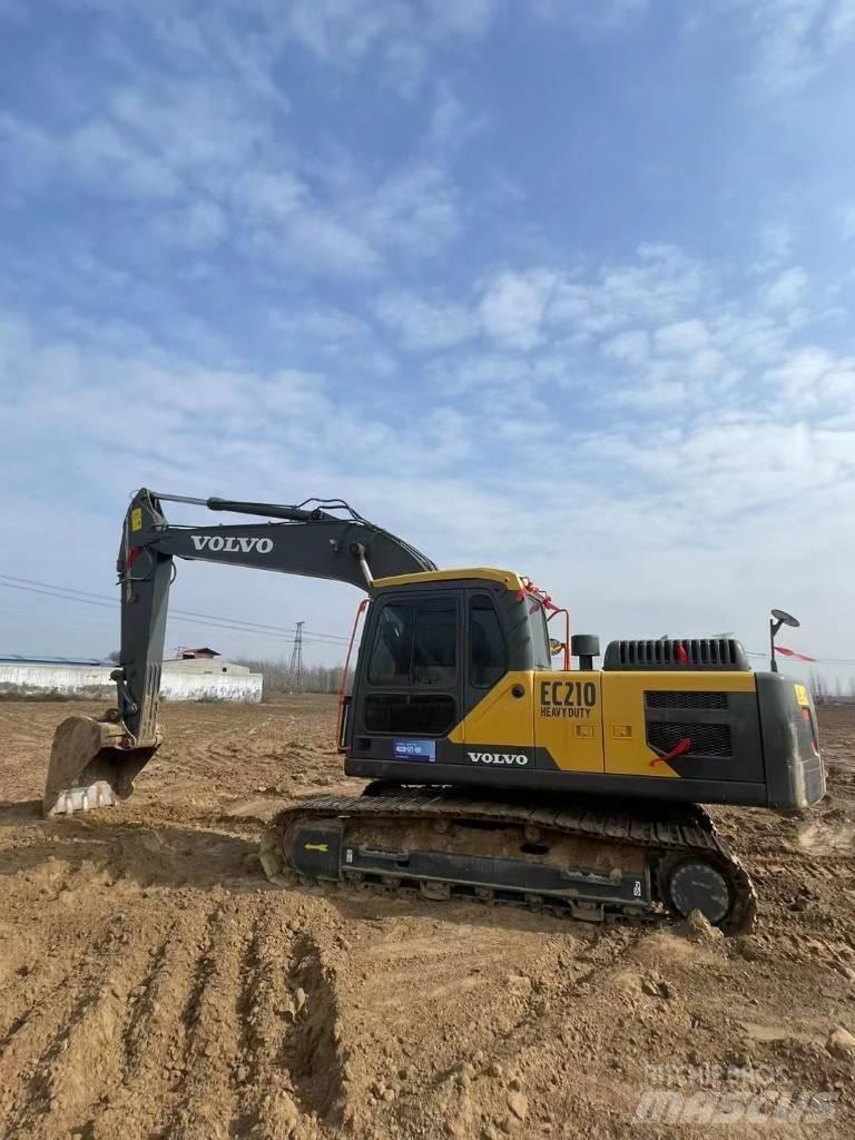 Volvo EC210D Гусеничні екскаватори