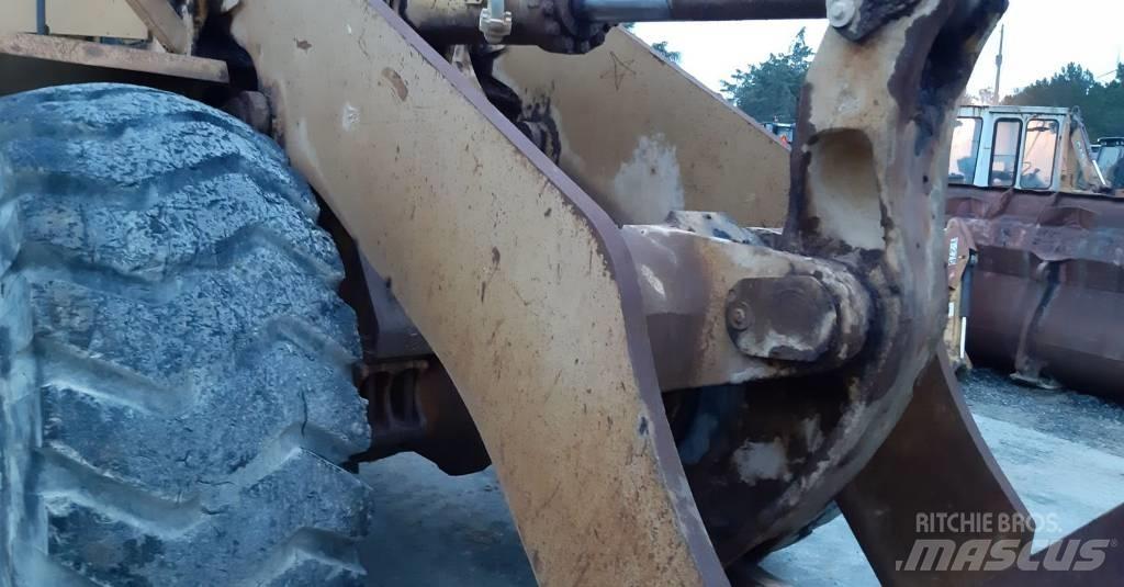 Komatsu WA500-1 Фронтальні навантажувачі