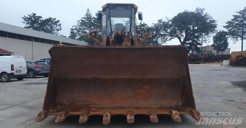 Komatsu WA500-1 Фронтальні навантажувачі