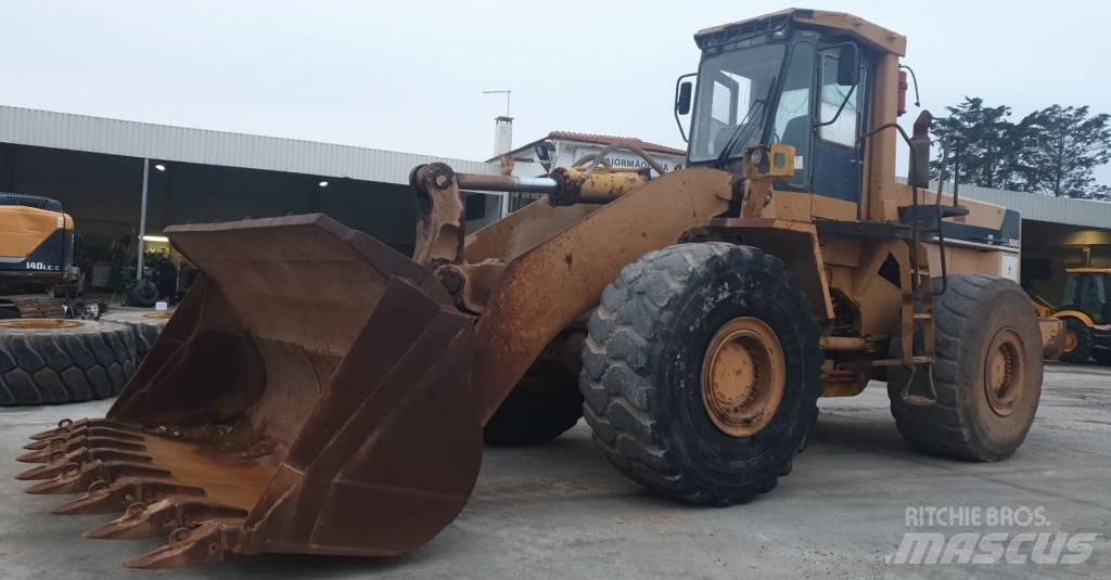 Komatsu WA500-1 Фронтальні навантажувачі