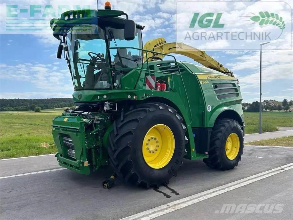 John Deere 8200 i Кормозбиральні комбайни