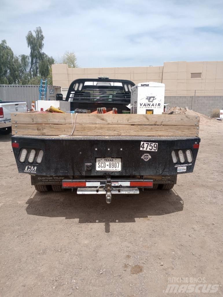 RAM 5500 Вантажівки-платформи/бокове розвантаження