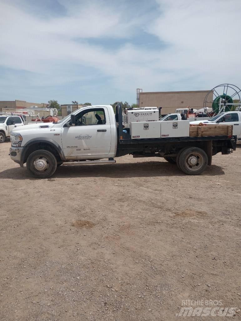 RAM 5500 Вантажівки-платформи/бокове розвантаження