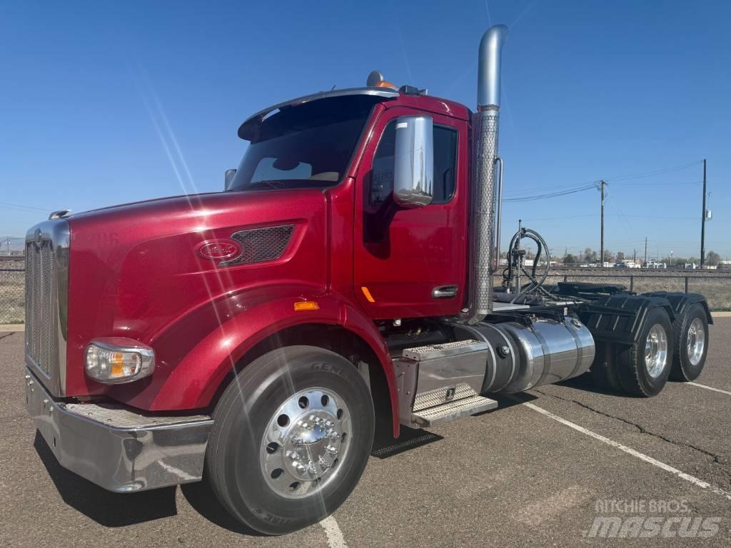 Peterbilt 567 Тягачі