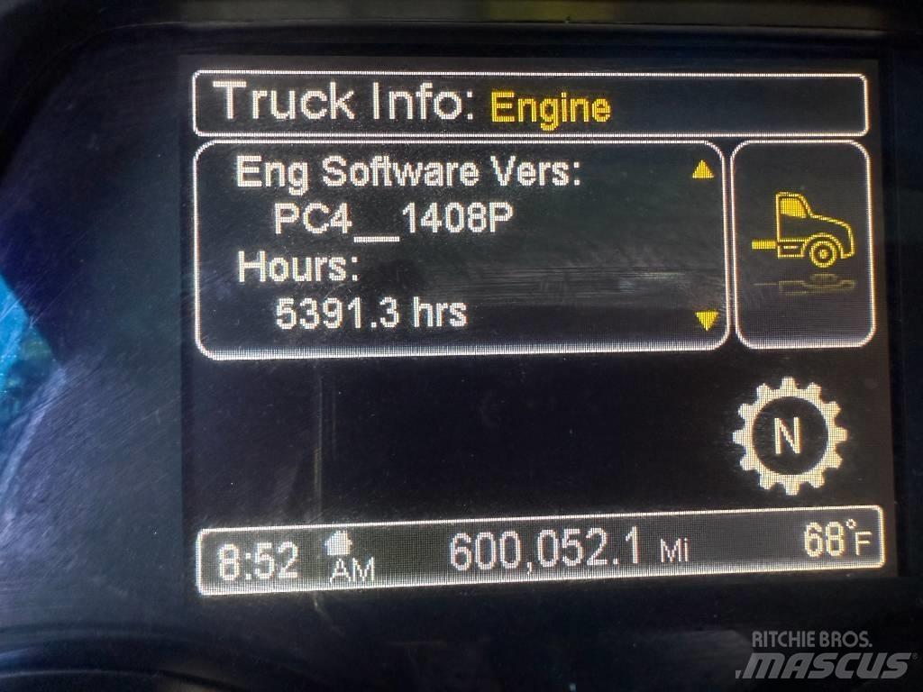 Peterbilt 567 Тягачі