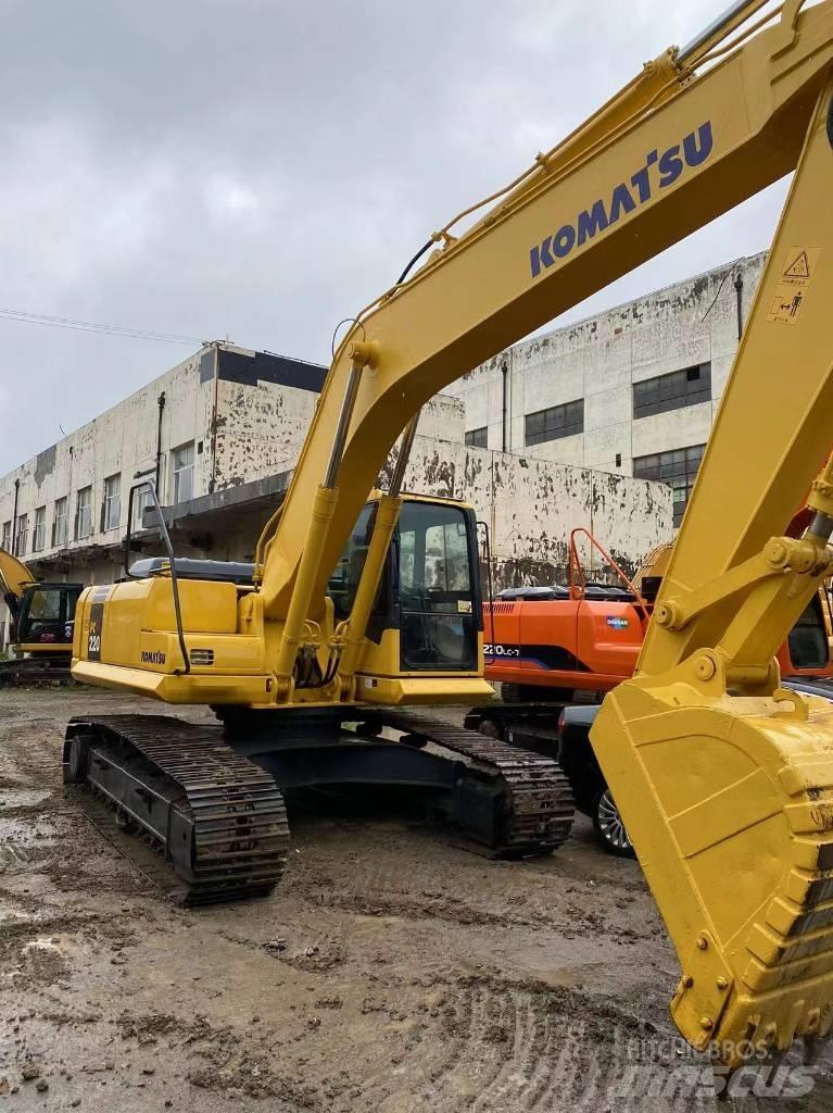 Komatsu 220 Гусеничні екскаватори