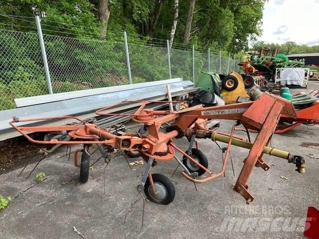 Deutz-Fahr KH400 DN Граблі і сінозворушувачі