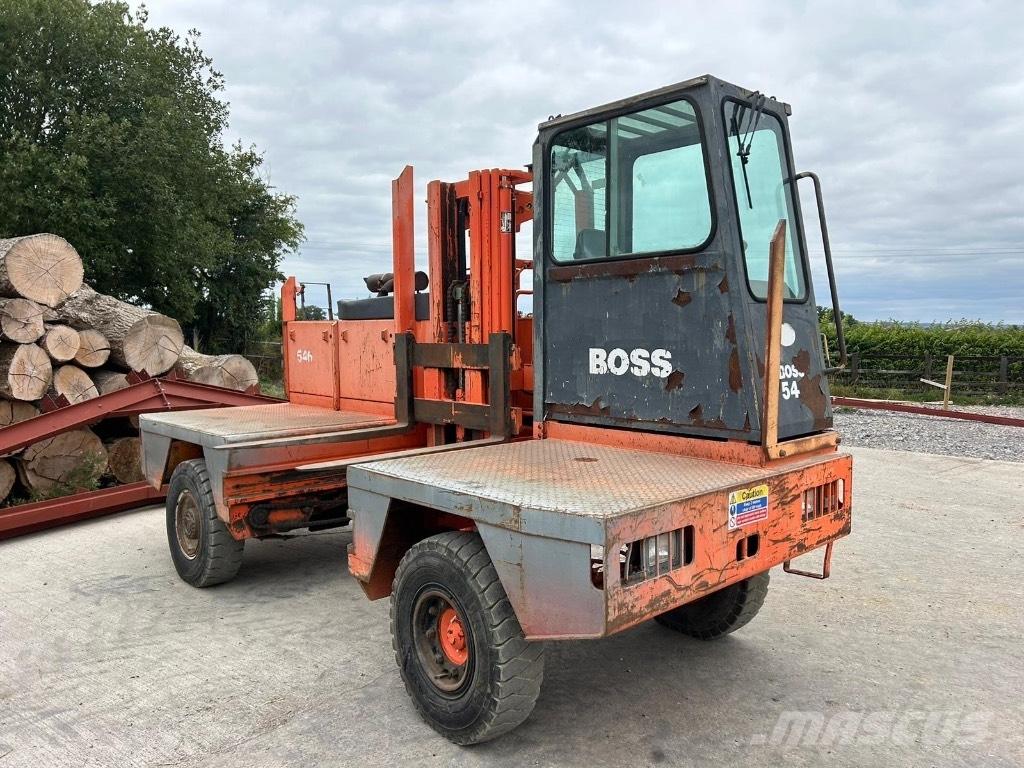 Boss 546 Бокові навантажувачі