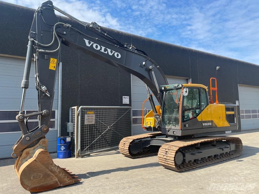 Volvo EC220E Гусеничні екскаватори