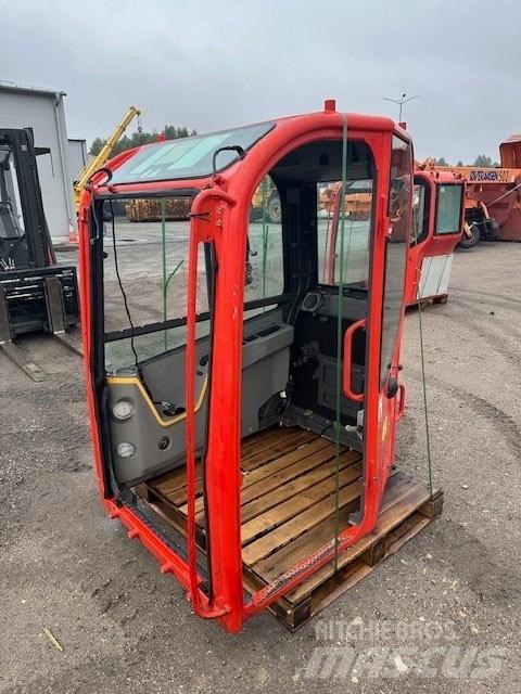 Volvo ECR 88 D Кабіна
