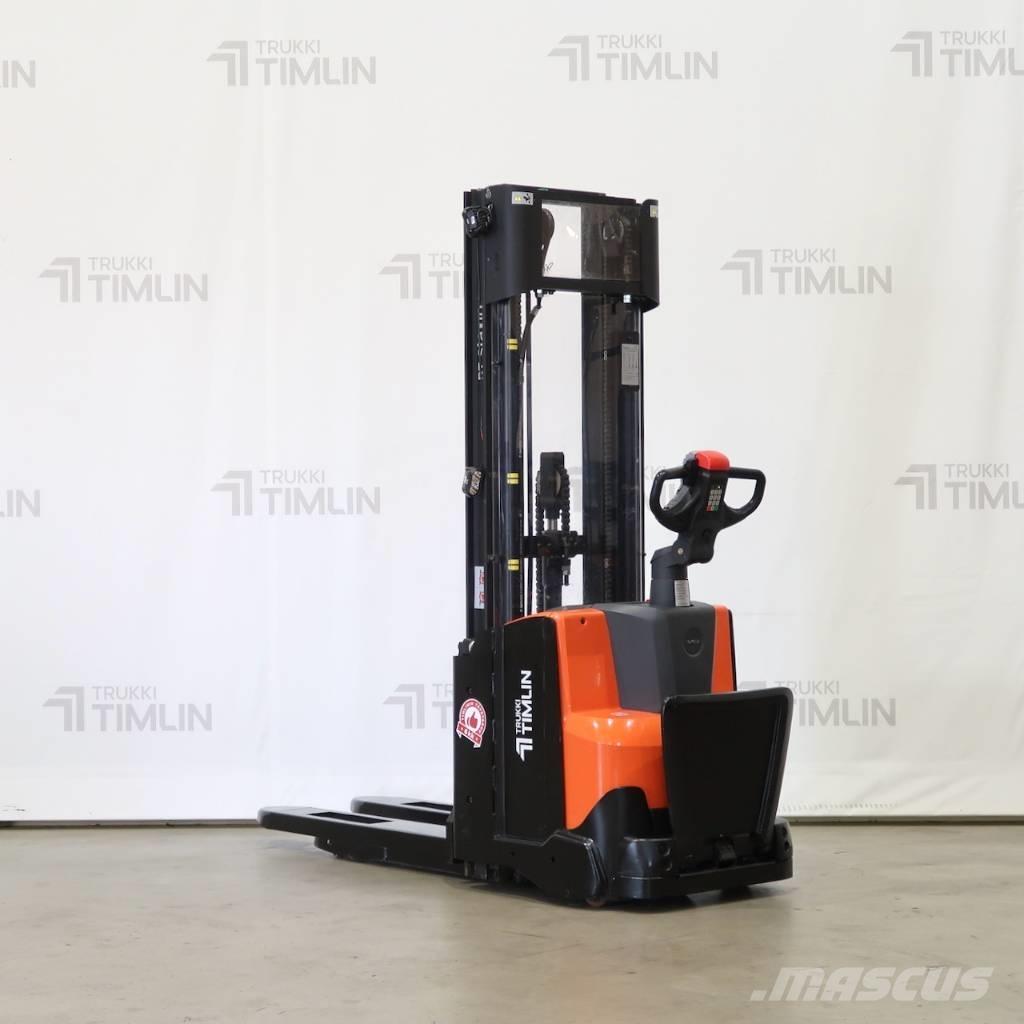 Toyota SWE120L Самохідні електроштабелери