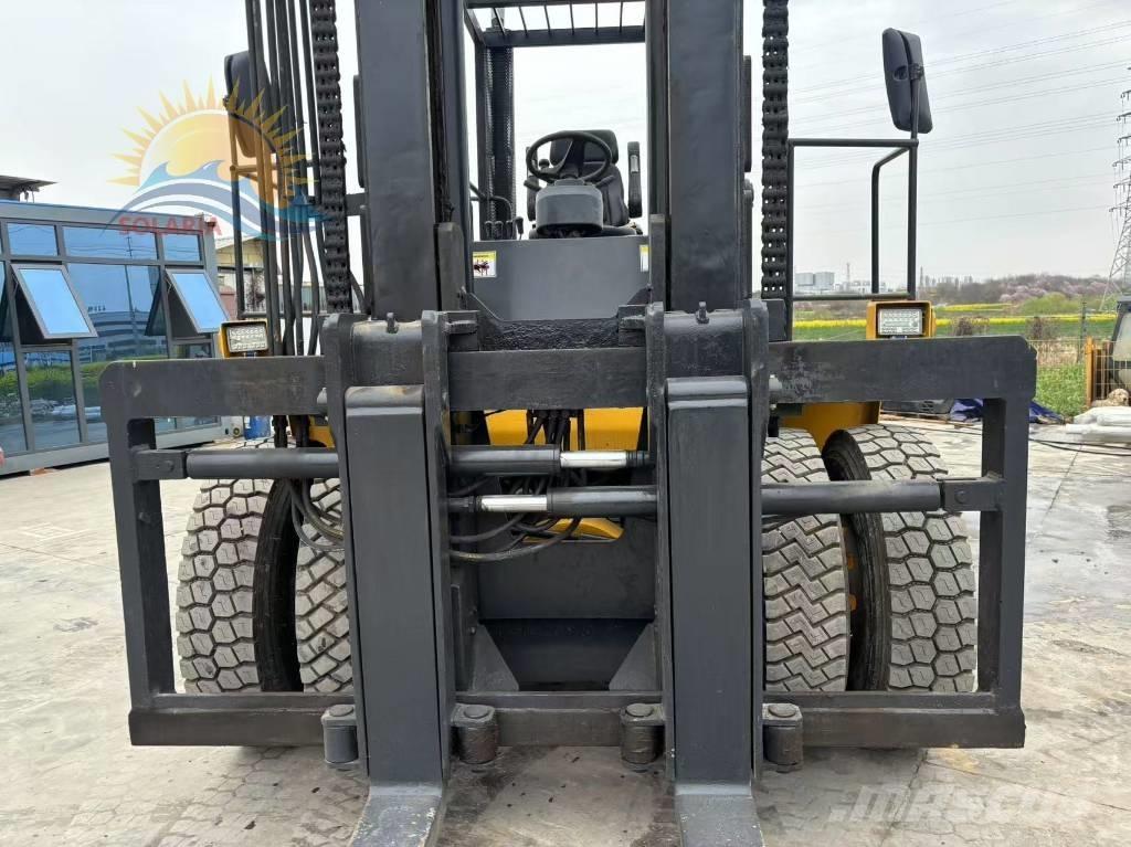 Komatsu FD 200 Дизельні навантажувачі