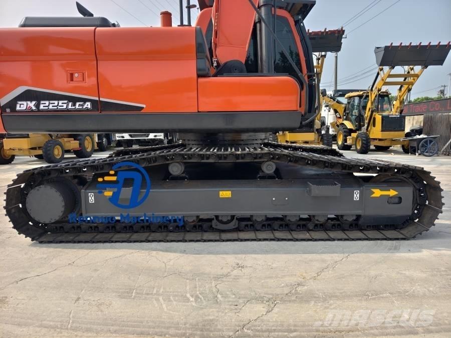 Doosan DX 225 LCA Гусеничні екскаватори