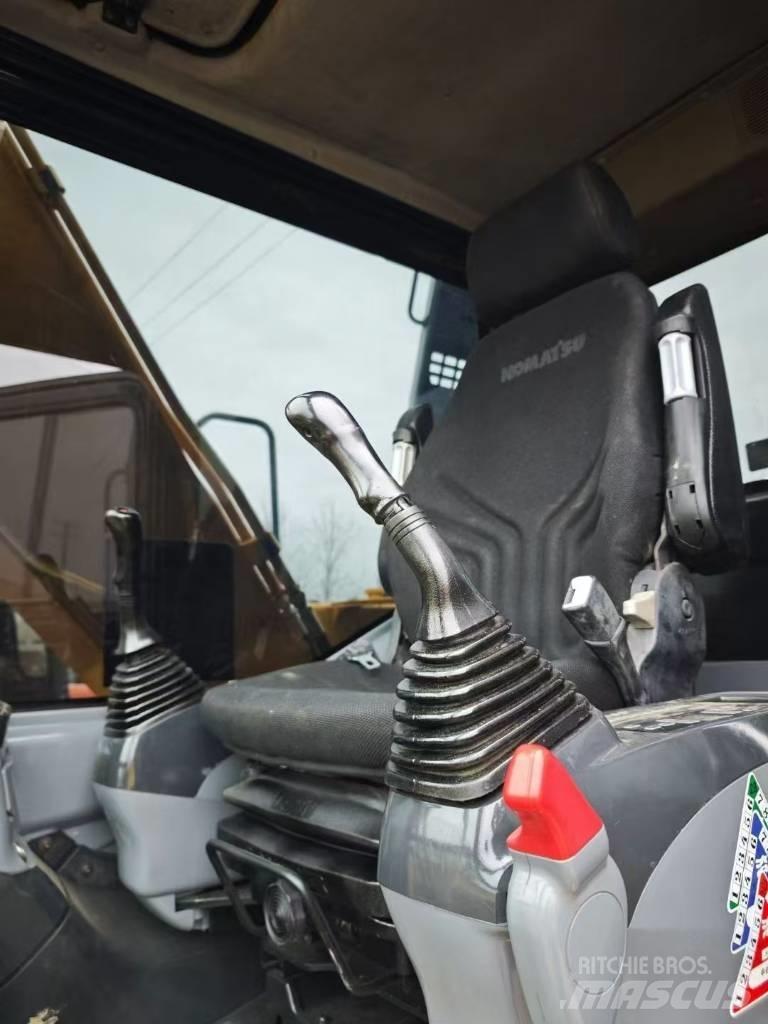 Komatsu 130LC-7 Гусеничні екскаватори