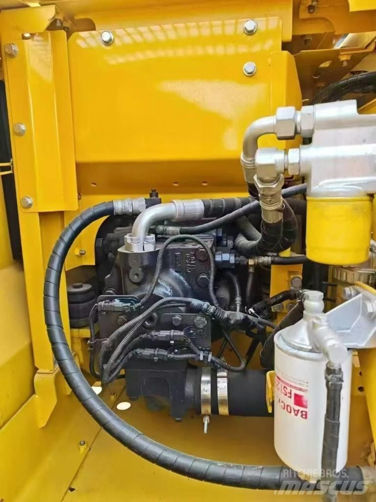 Komatsu 130LC-7 Гусеничні екскаватори