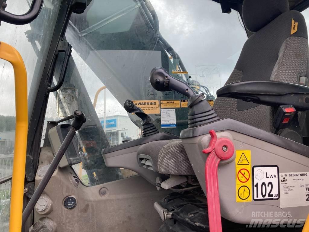 Volvo EC 220 DL Гусеничні екскаватори