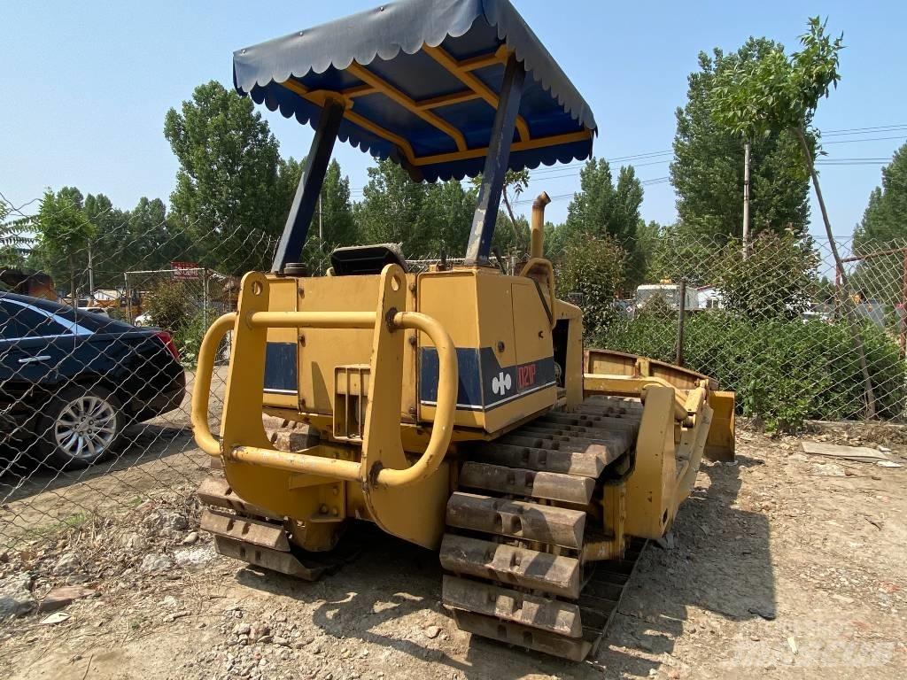 Komatsu D21P-6 Гусеничні бульдозери