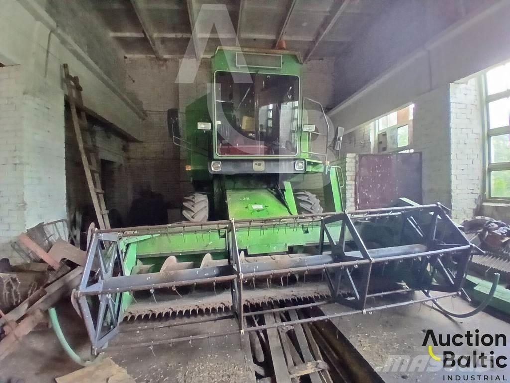 John Deere 1055 Зернозбиральні комбайни