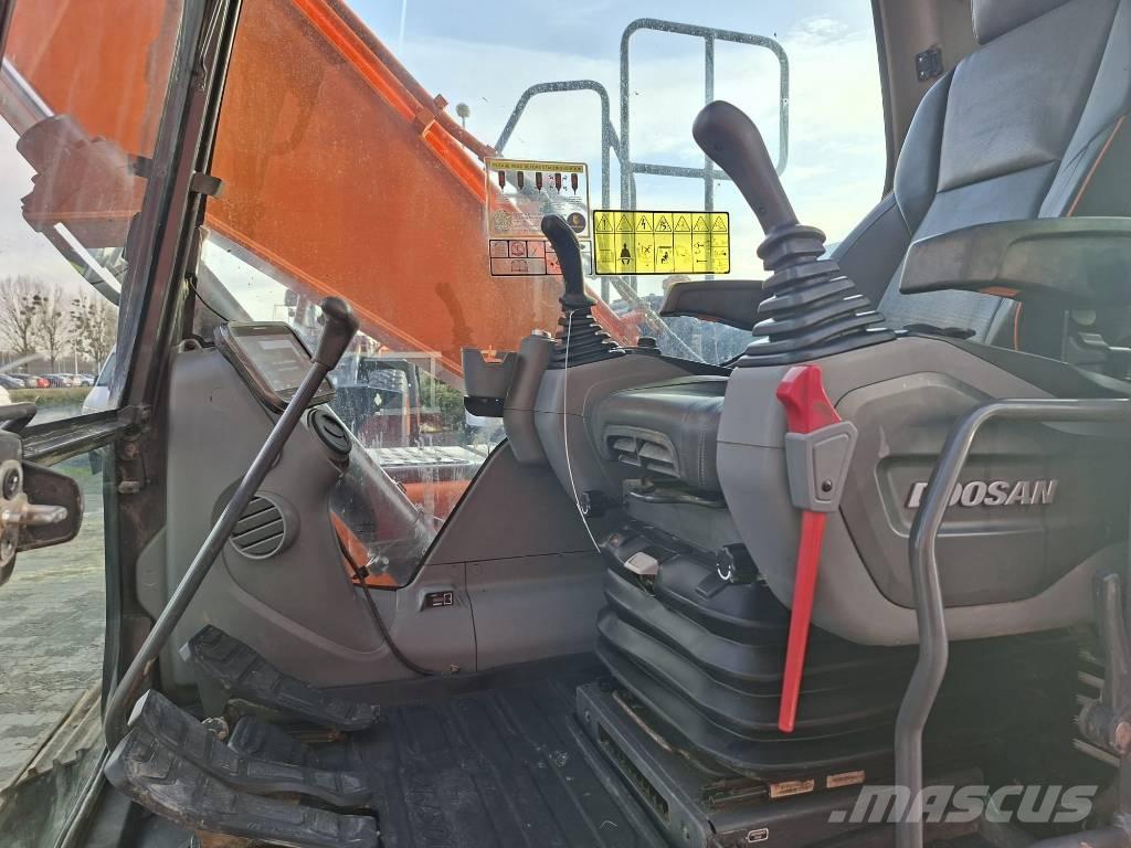Doosan DX140LC-7 Гусеничні екскаватори
