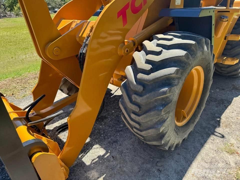 TCM E 820 Фронтальні навантажувачі