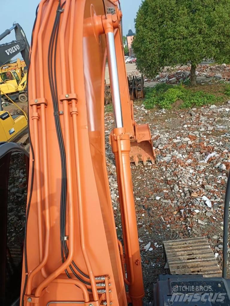 Hitachi ZX 250 LC Гусеничні екскаватори