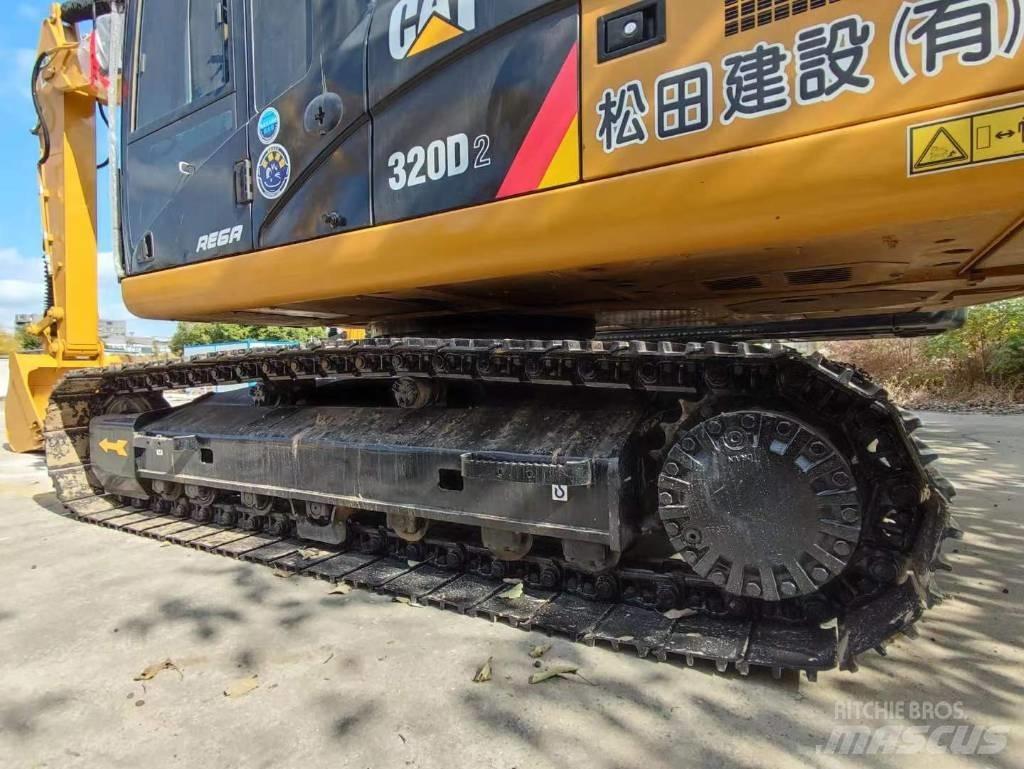 CAT 320D2 Середні екскаватори 7т. - 12т.