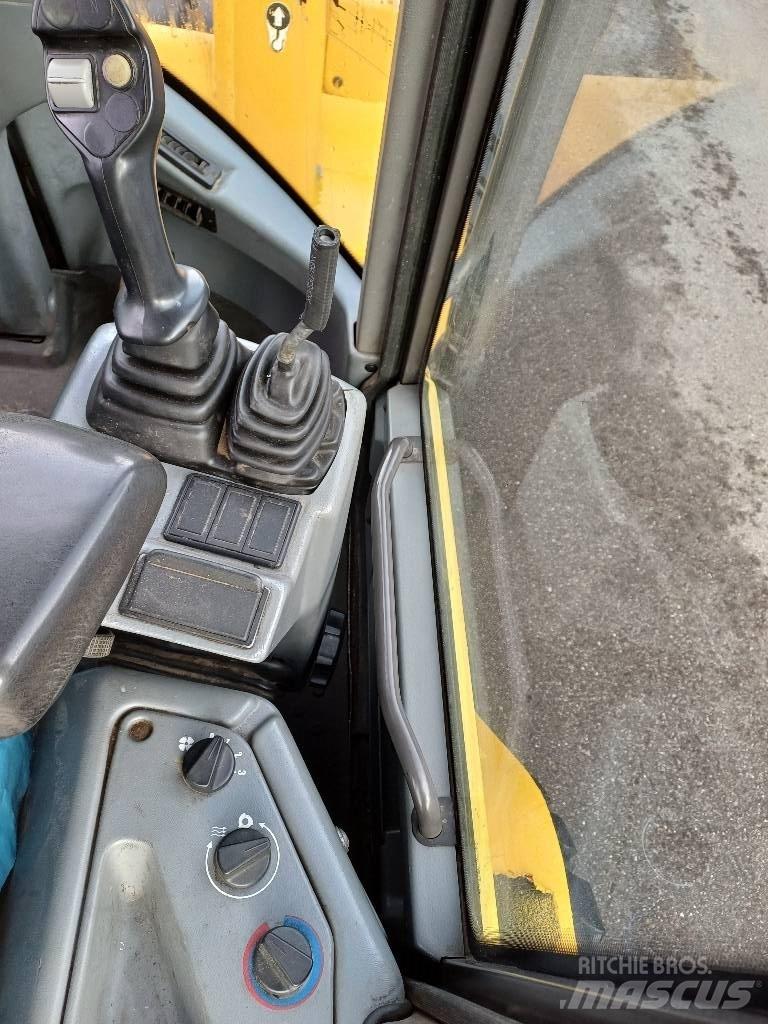 Volvo L 30 B Фронтальні навантажувачі