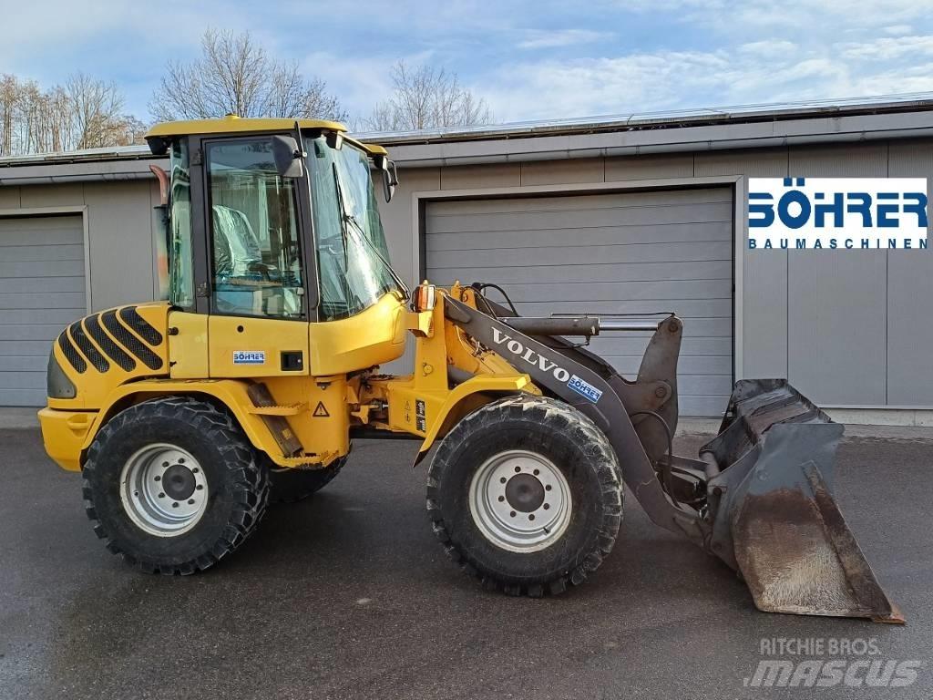 Volvo L 30 B Фронтальні навантажувачі