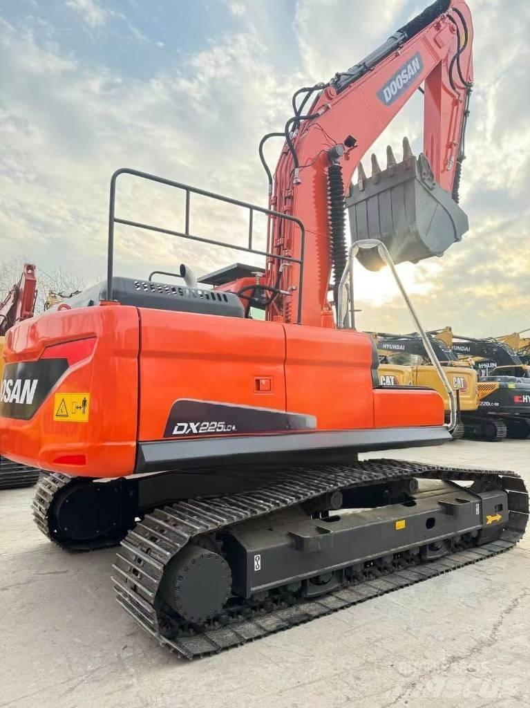 Doosan DX 225 LCA Середні екскаватори 7т. - 12т.