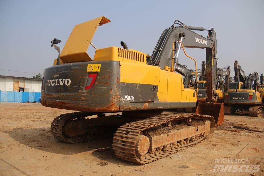 Volvo EC250 Гусеничні екскаватори