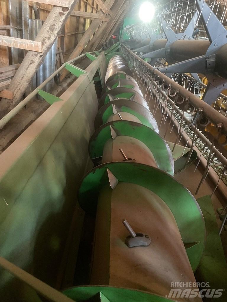 John Deere T670 Зернозбиральні комбайни