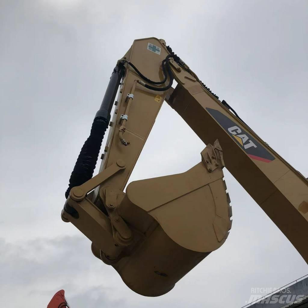 CAT 330D2L Гусеничні екскаватори