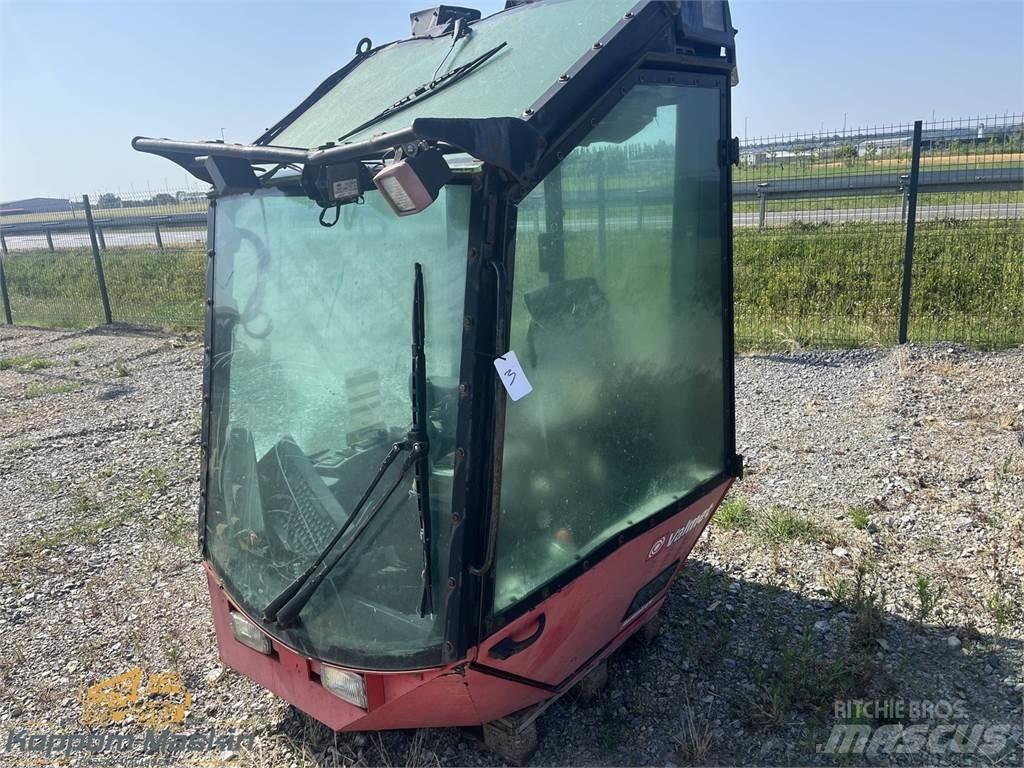 Valmet 911.1 Кабіна