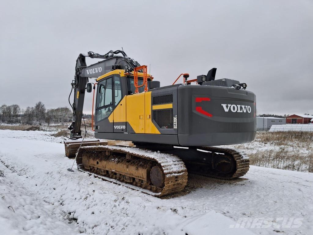 Volvo EC220E Гусеничні екскаватори