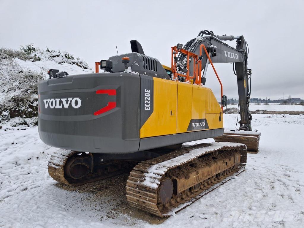 Volvo EC220E Гусеничні екскаватори