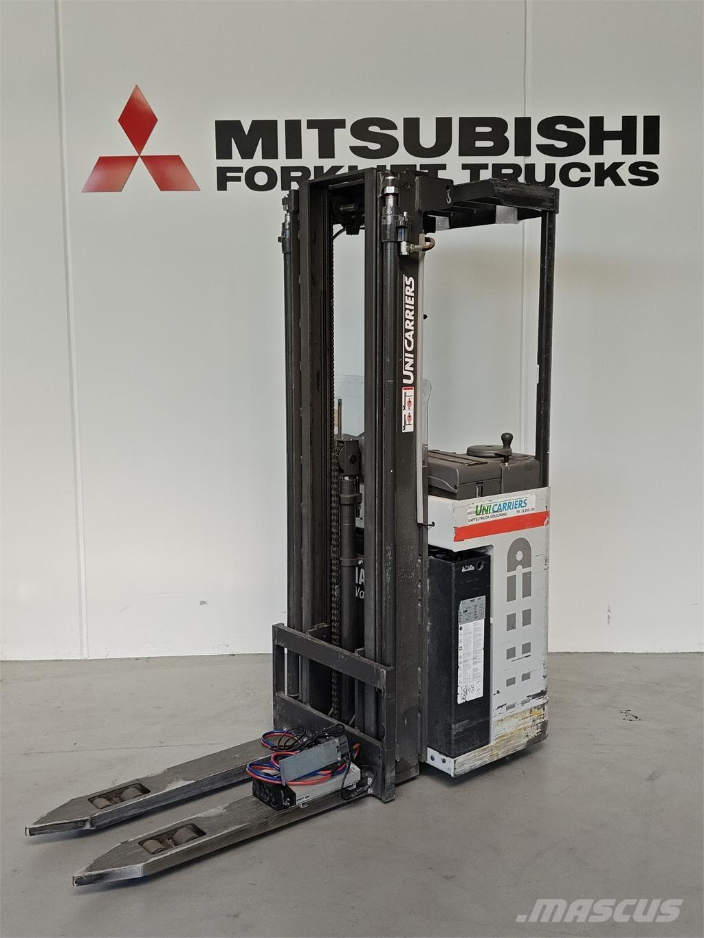 Atlet AJN160 Самохідні електроштабелери