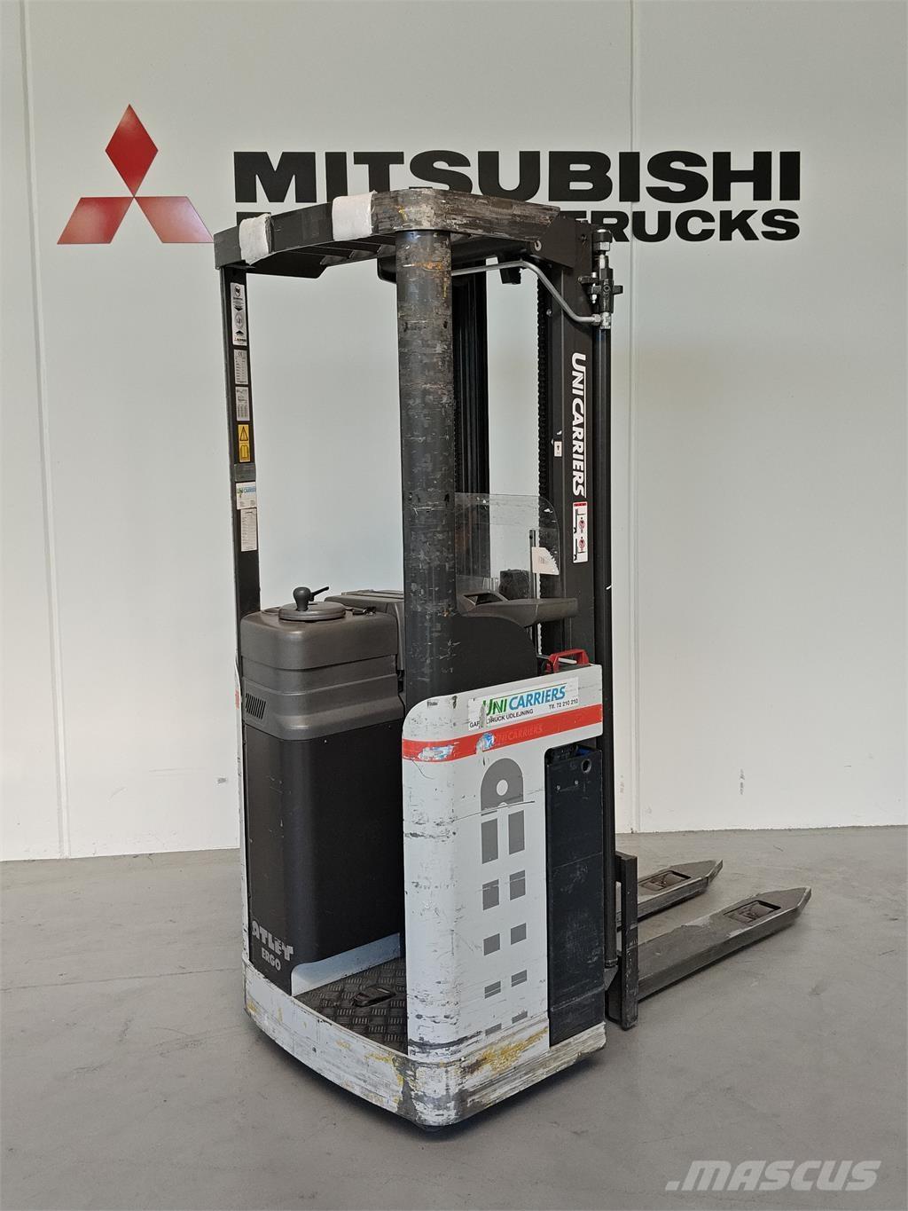 Atlet AJN160 Самохідні електроштабелери