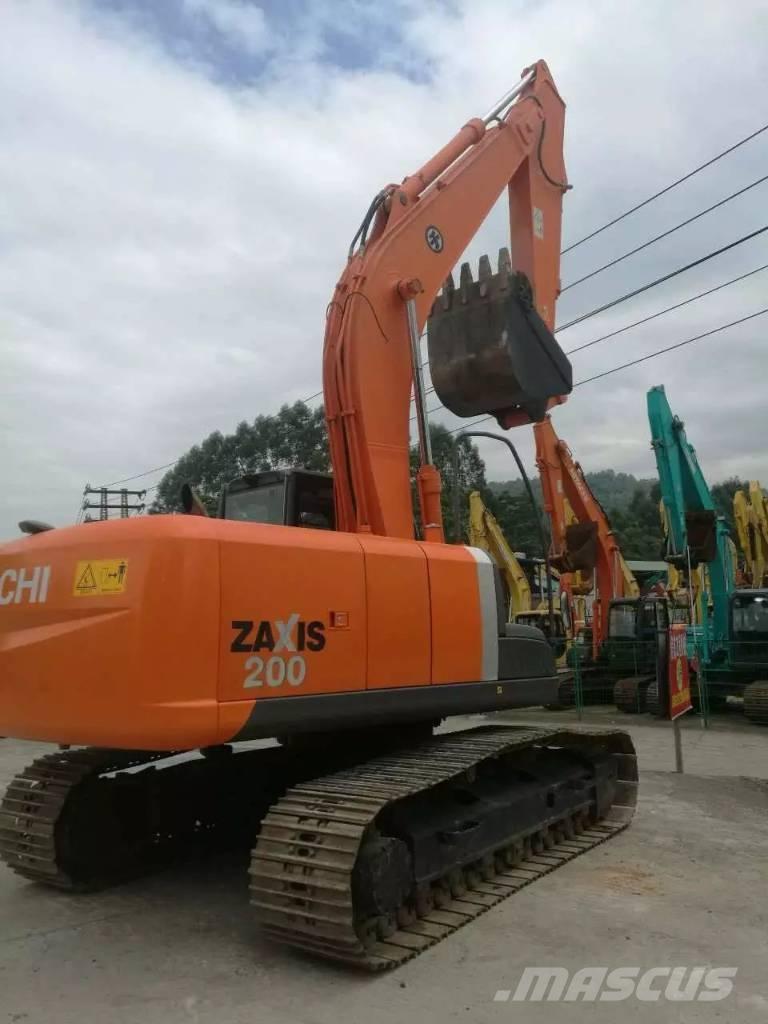 Hitachi ZX 200 Гусеничні екскаватори