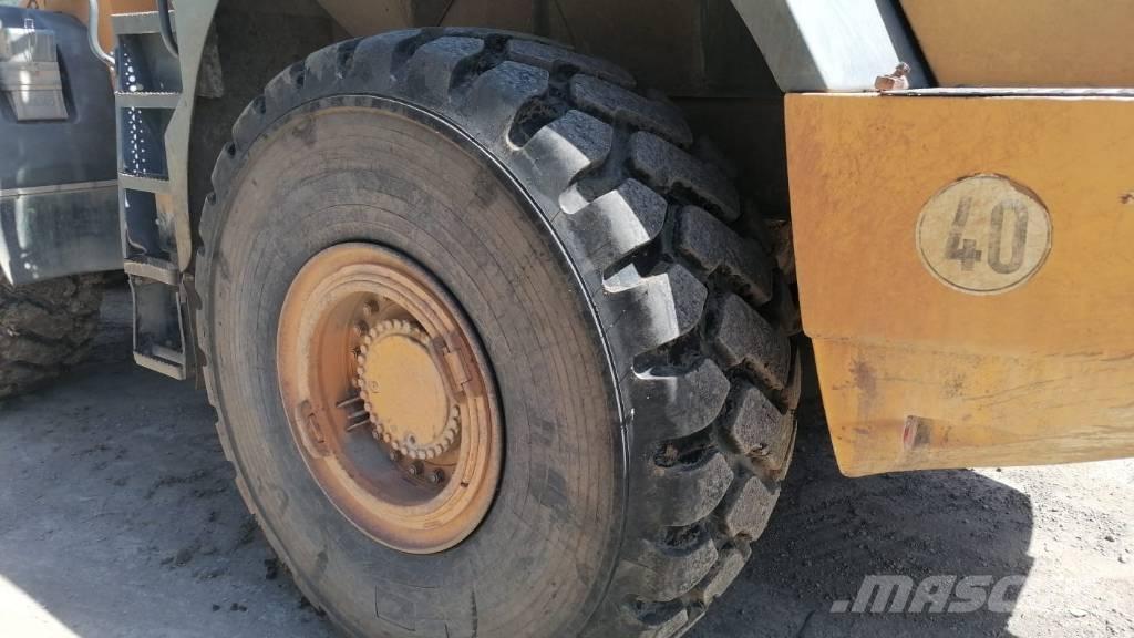 Liebherr L 564     2+2 Фронтальні навантажувачі