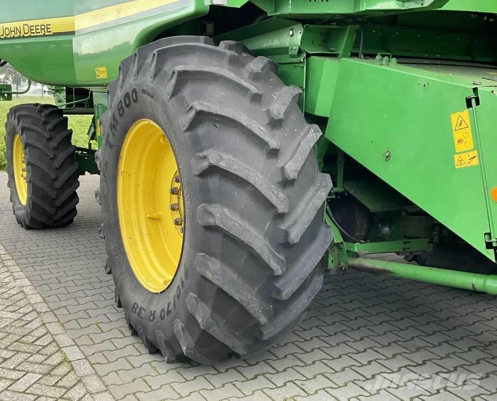 John Deere T 560 Зернозбиральні комбайни