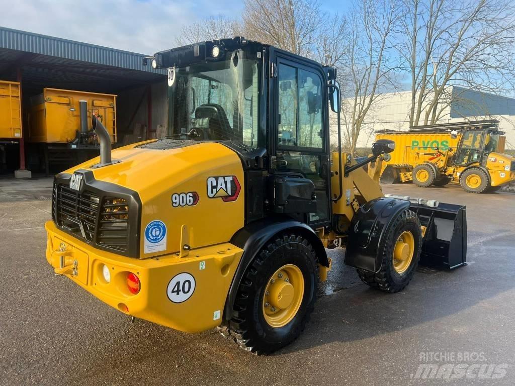 CAT 906 Фронтальні навантажувачі