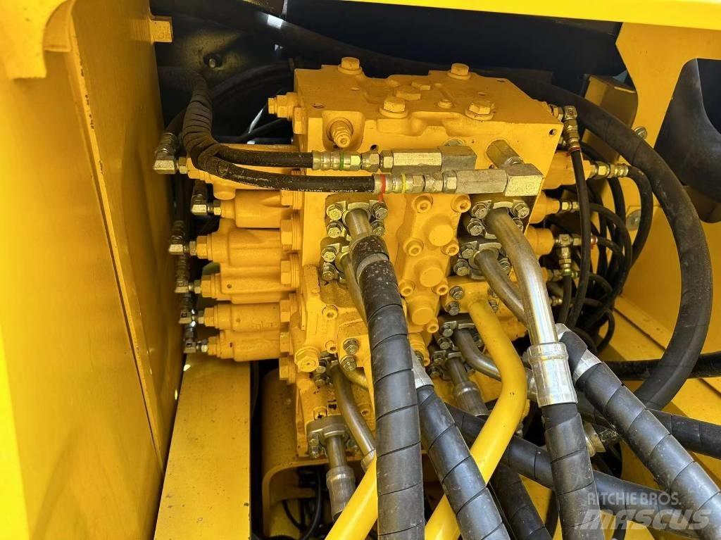 Komatsu PC 240 Гусеничні екскаватори