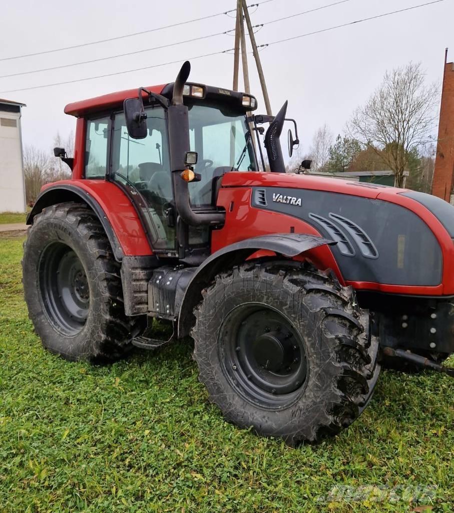 Valtra T 202 Versu Трактори