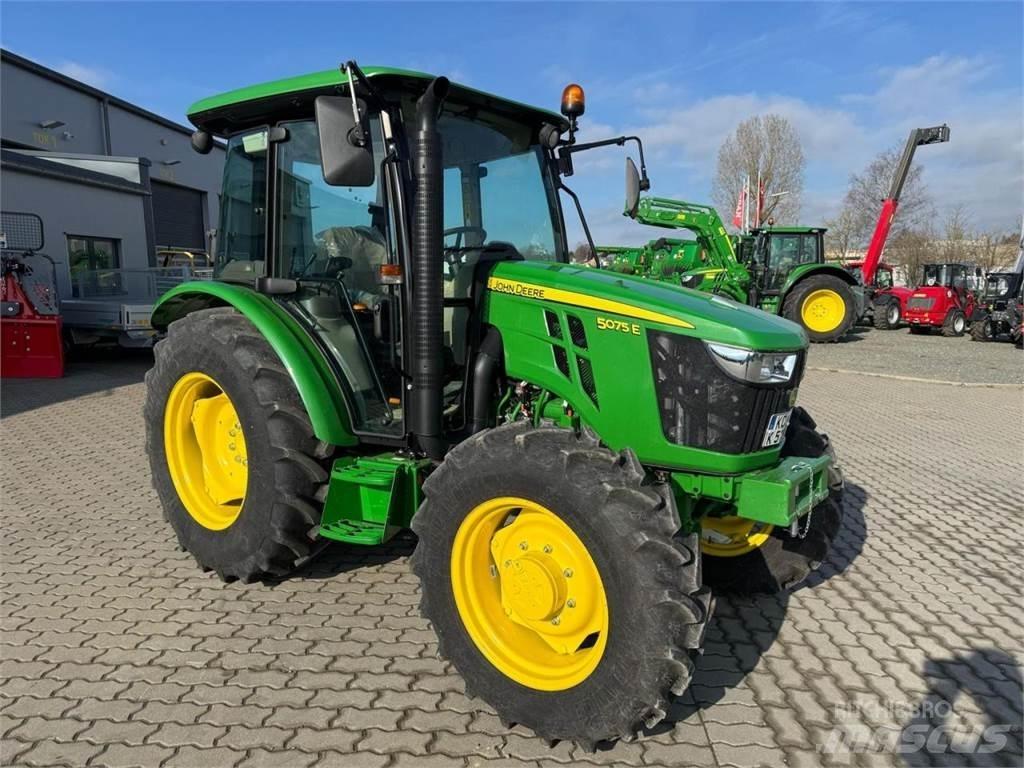 John Deere 5075E Трактори