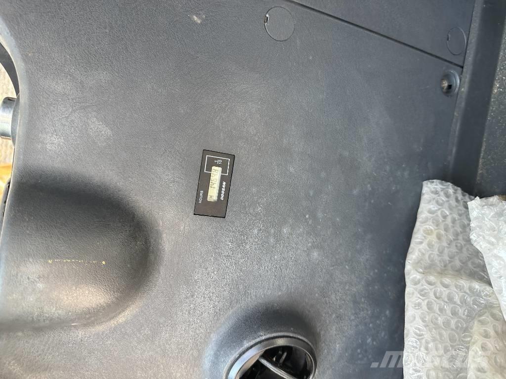 Hyundai R220LC-9S Гусеничні екскаватори